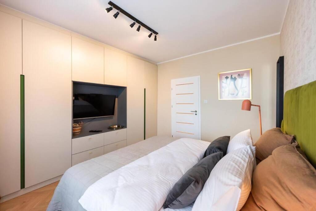 Eclectic City Apartment Near Old Town Warsawa Bagian luar foto